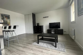 Cosy Apartment with Private Parking